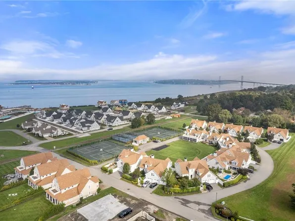 113 Newport Harbor Dr, Portsmouth, RI 02871