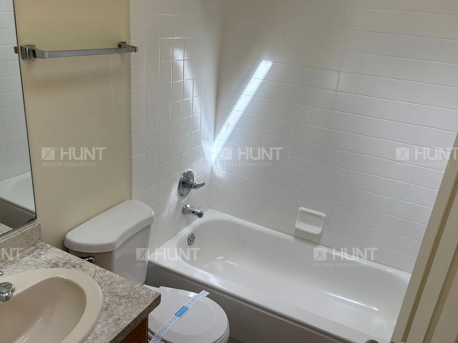 3 bed, 2.5 bath, 1264 sqft, $2,614 — Photo 2