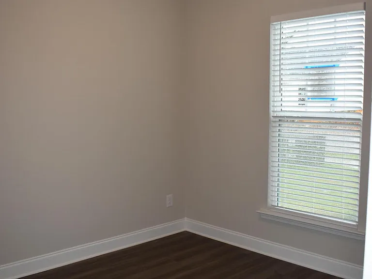 560 Hardy Point — Photo 4