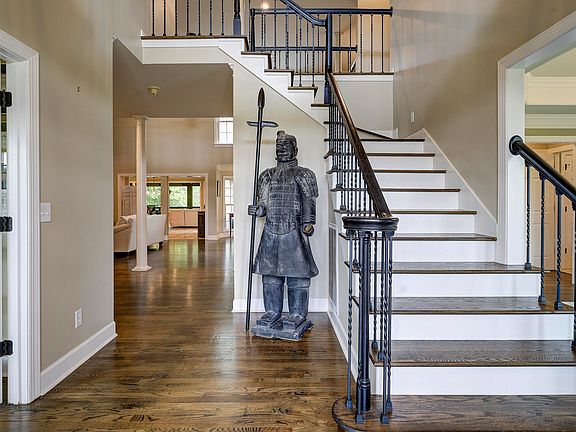 3rd image of 451 Forest Ave