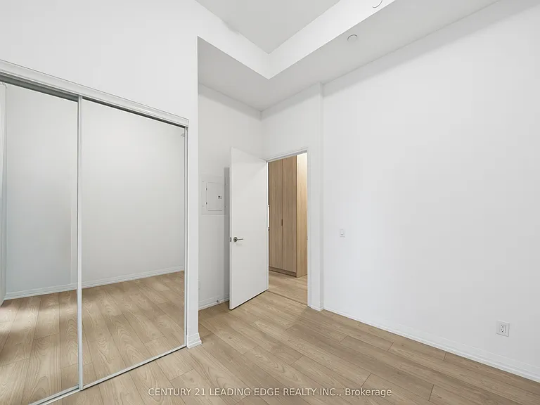 400 King St W #908 — Photo 22