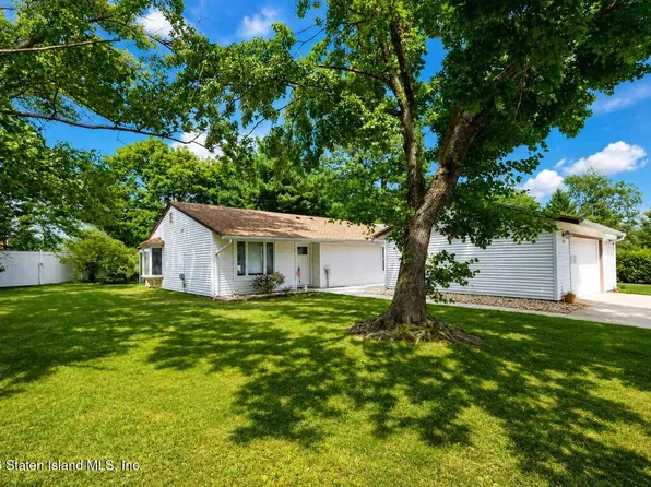 112 Indigo Plz #A, Monroe Township, NJ 08831