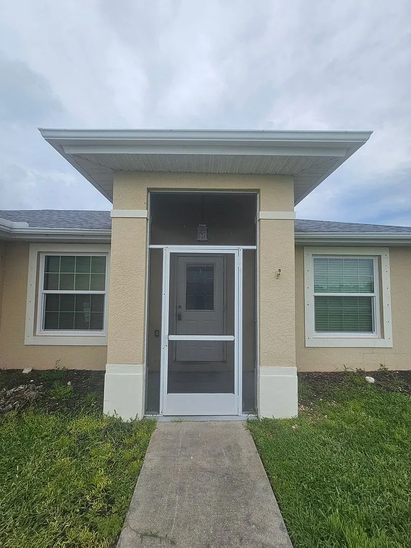 3/2/2 Single Family Home - Annual Rental — Photo 2