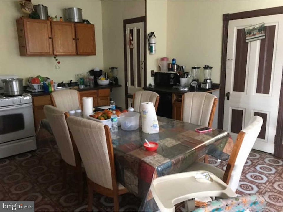 2nd image of 208 Walnut St