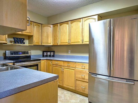3rd image of 2113 Country Oaks Dr
