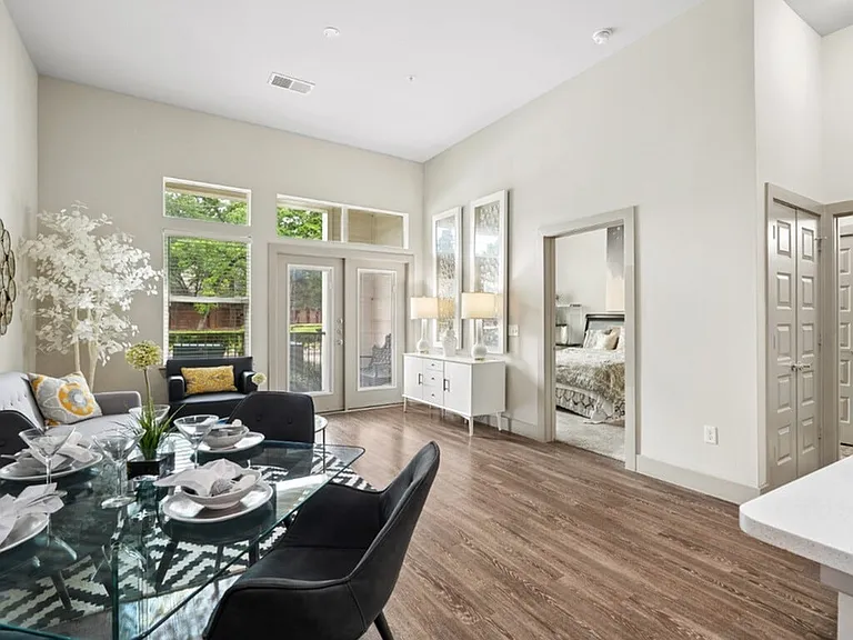 Model Dining