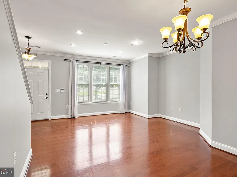 242 N Summit Ave #21 — Photo 15