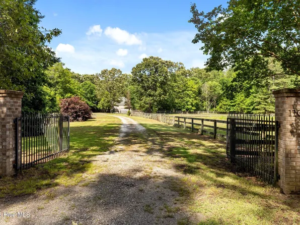 1100 Lakebay Road, Vass, NC 28394