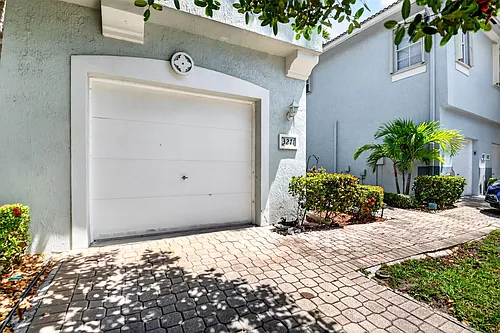 3271 Laurel Ridge Cir Photo 1