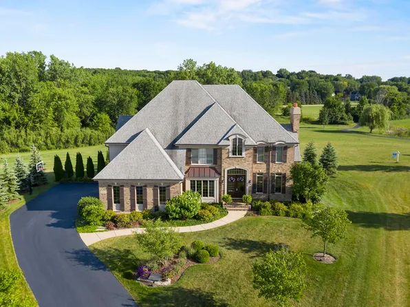 39W161 Long Meadow Ln, St Charles, IL 60175