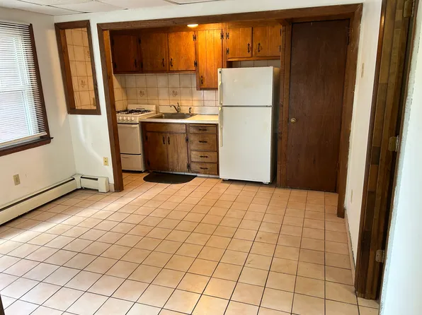 64 W High St #2, East Hampton, CT 06424