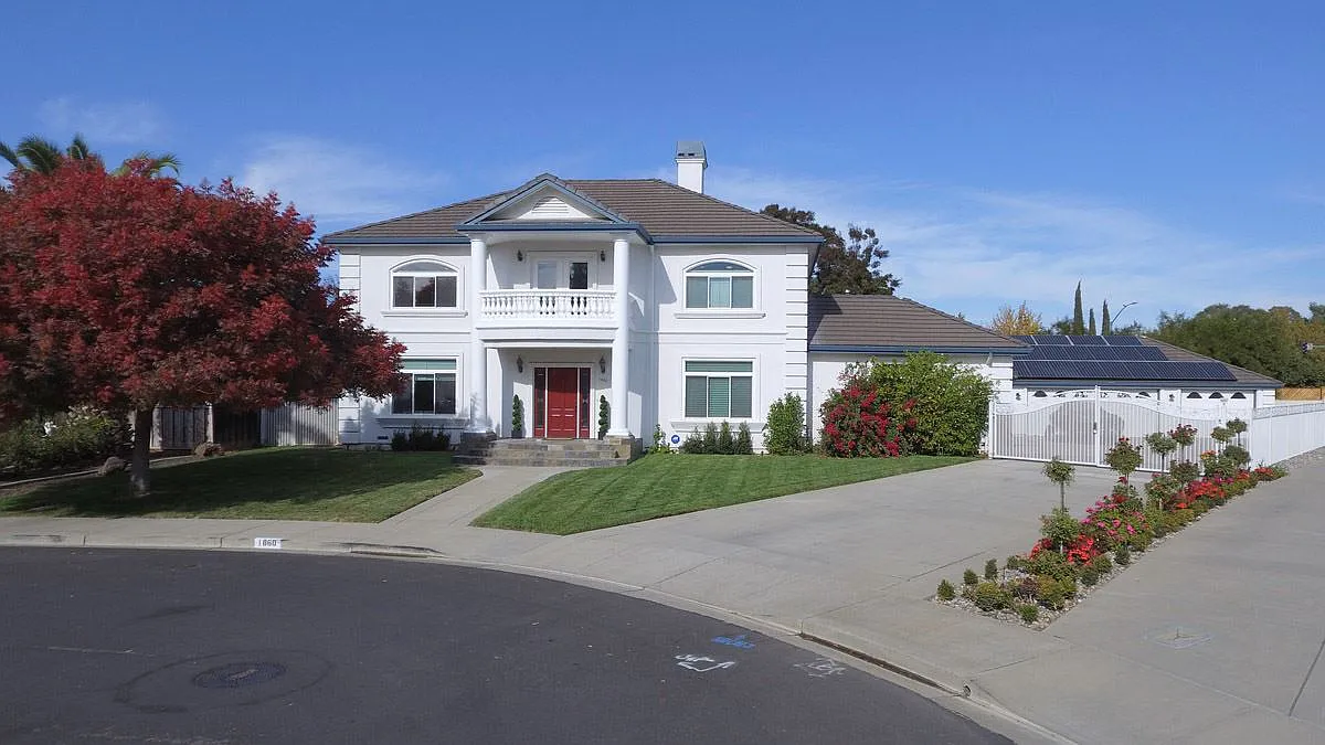 1860 Sterling Pl photo 1