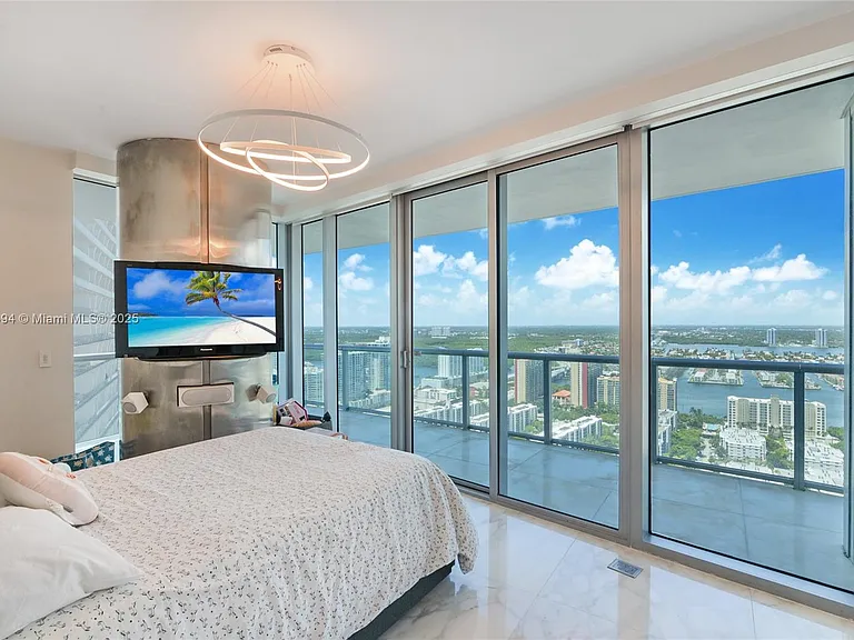 17001 Collins Ave #4101 — Photo 10