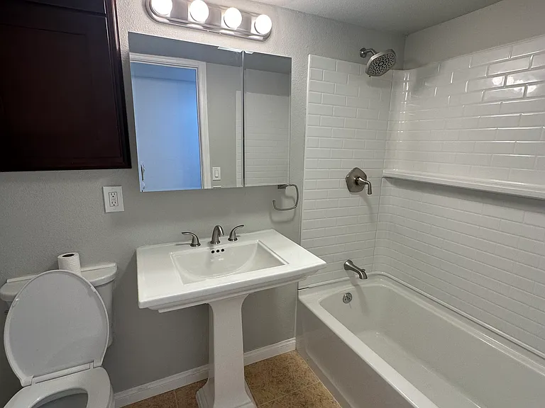 2339 Van Ness Ave #B — Photo 20