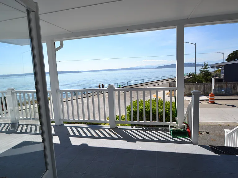 3504 Beach Dr SW — Photo 4
