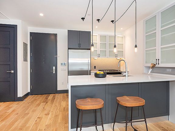 5th image of 10 Montieth St APT 215