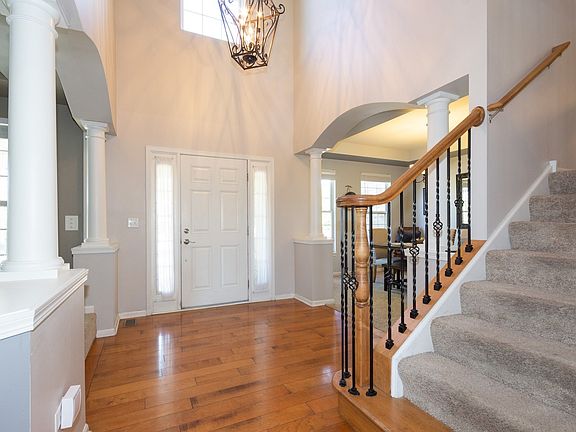 4th image of 806 Wildflower Dr