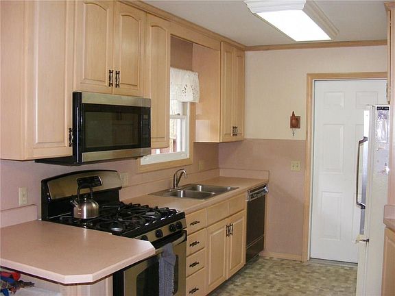 2nd image of 450 Martha Dr