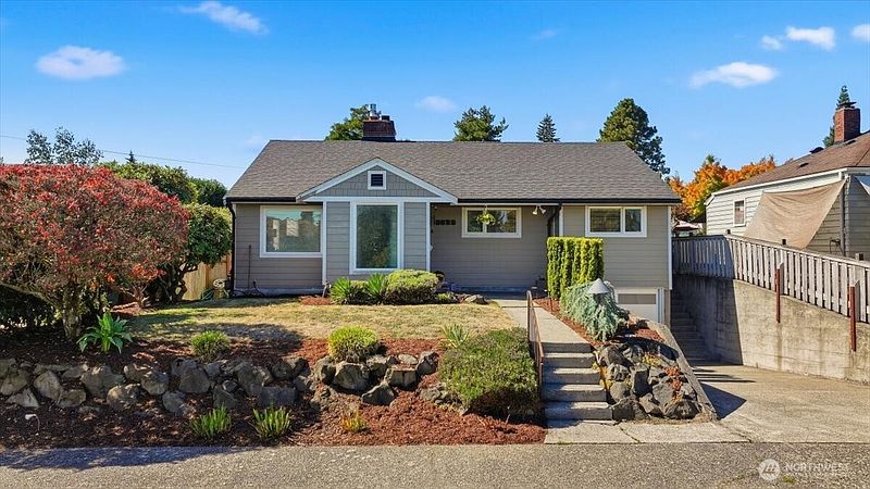 3rd image of 8629 36th Avenue SW