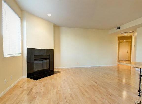 4th image of 5430 Bellingham Ave Unit 106