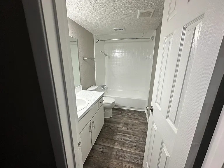 Maxton West Apartment Homes — Photo 37