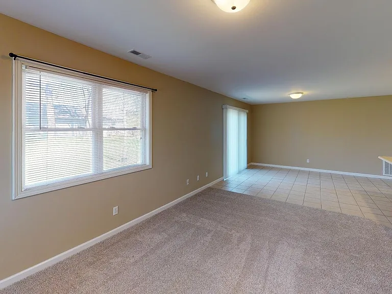 1404 N Garfield St — Photo 2