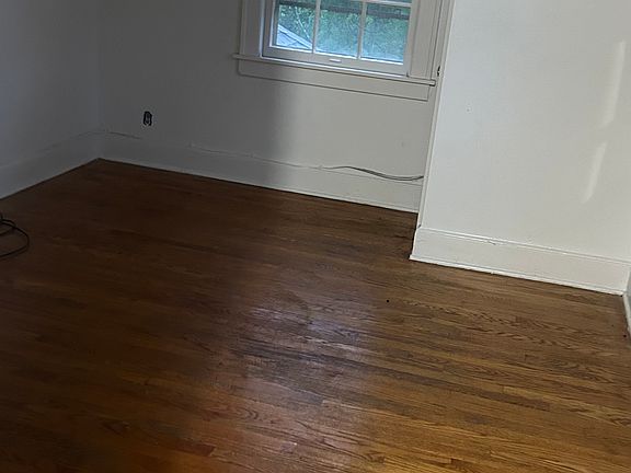 4th image of 701 Old Front St