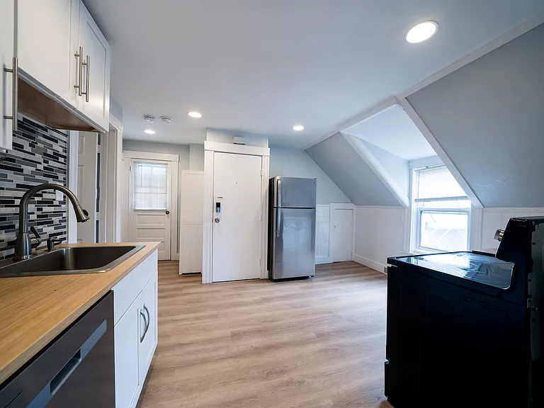 39 Eastern Ave #3 — Photo 8