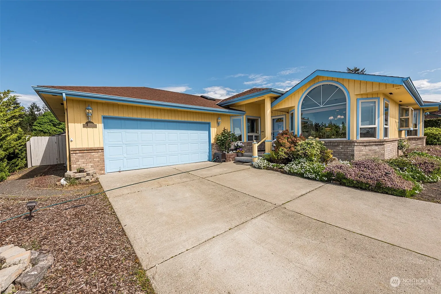 698 Oak Wood Drive photo 1