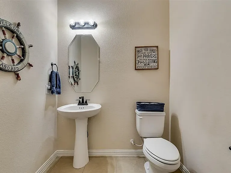 411 Sunnyside Ln — Photo 21