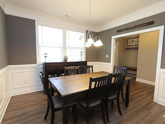 5th image of 74 Flora Dr