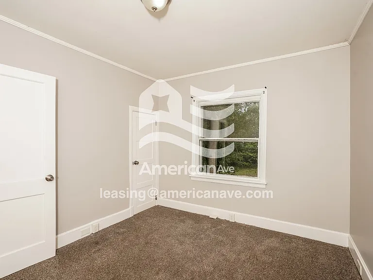 919419_009_main_bedroom_10.jpg