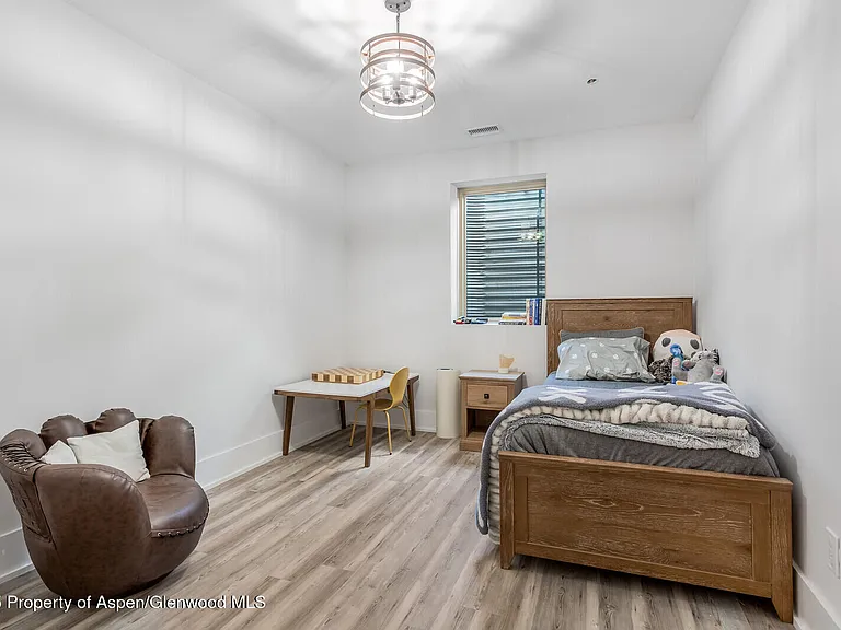 577 Fox Run Dr — Photo 24