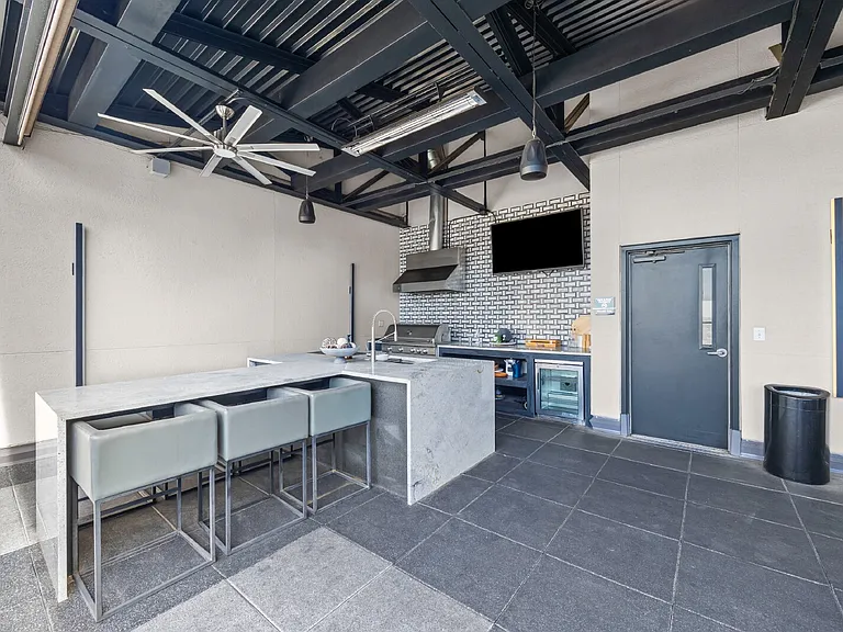 715 N Graham St #204 — Photo 19