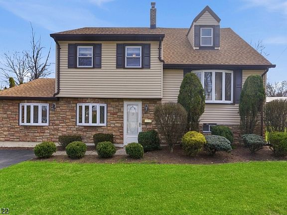 2nd image of 37 Farmingdale Rd