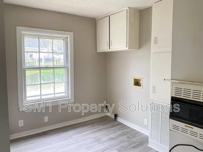 915 Willow Rd — Photo 6