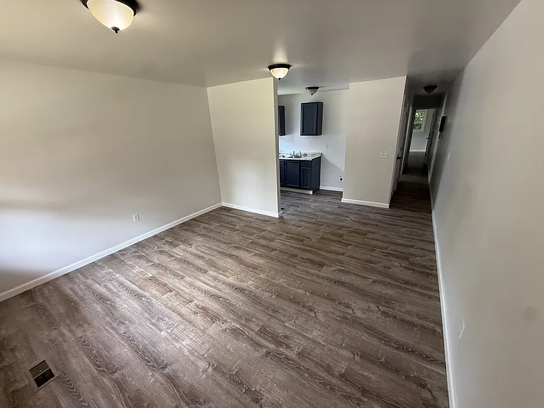 521 N Hawthorne St #A — Photo 2
