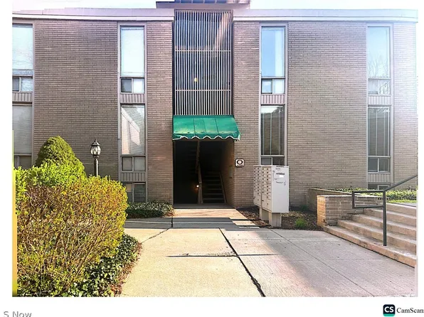 6680 Chaffee Ct #2-0, Brecksville, OH 44141