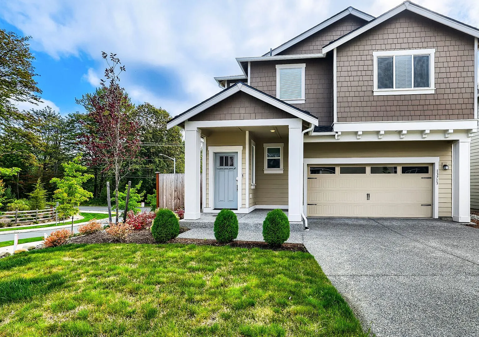 Stunning 4bed/2.5bath Corner Lot Home Near Downtown Monroe! — Photo 1