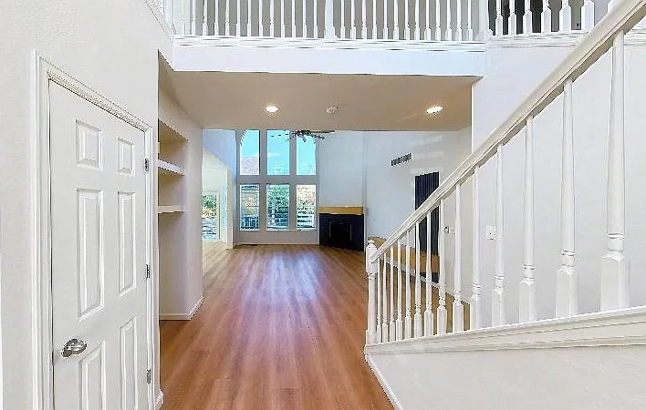 5 bed, 3809 sqft, $3,800 — Photo 4