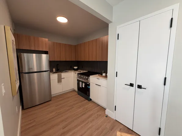 1451 Sutter Avenue image 2 of 6