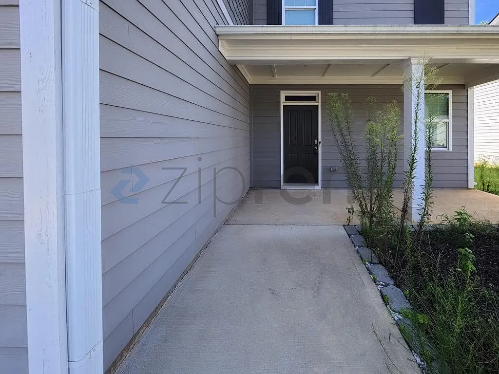 4 bed, 2.5 bath, 2100 sqft, $2,285 — Photo 4