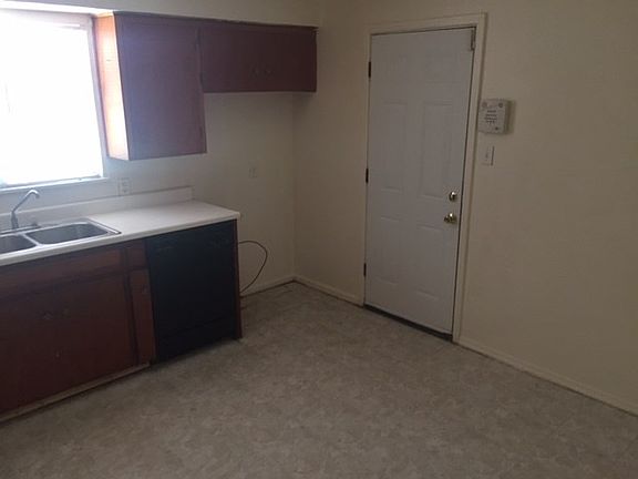 3rd image of 604 W 22nd St