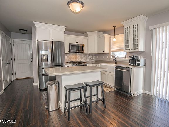 3rd image of 11 Rolling Ridge Dr