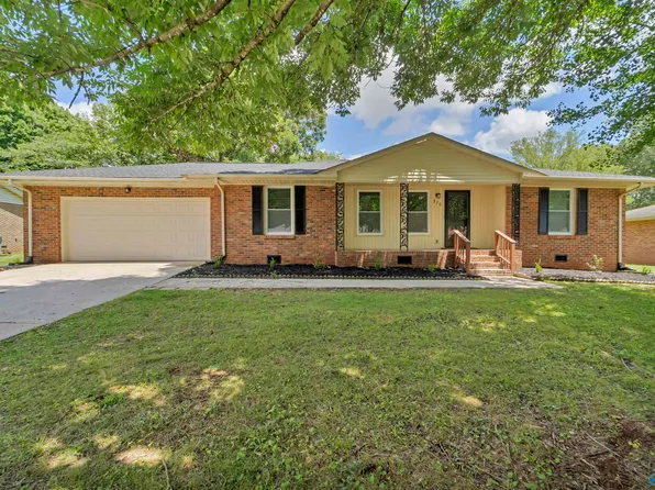 370 College Park Ct NW, Huntsville, AL 35805
