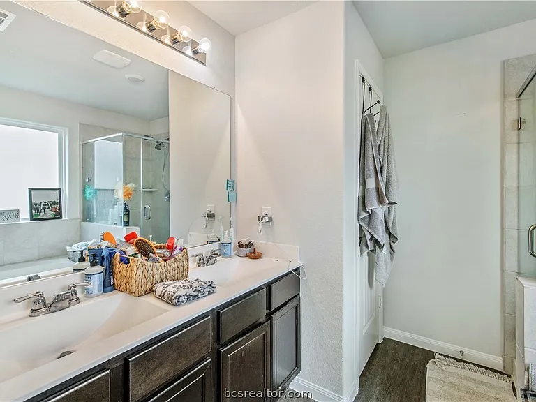 993 Marquis Dr — Photo 15