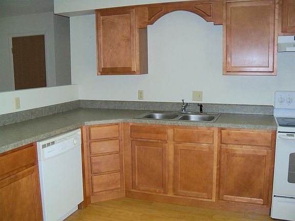 4th image of 1028 Howard Ave APT 1