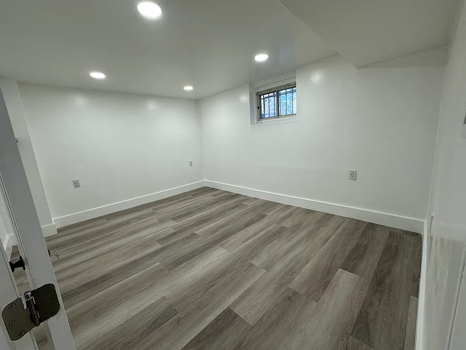 16 Bellair Pl #1