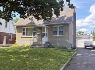 1123 Secord Ave, Ottawa, ON K1H 8C9