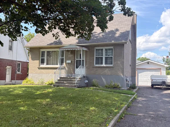 1123 Secord Ave, Ottawa, ON K1H 8C9